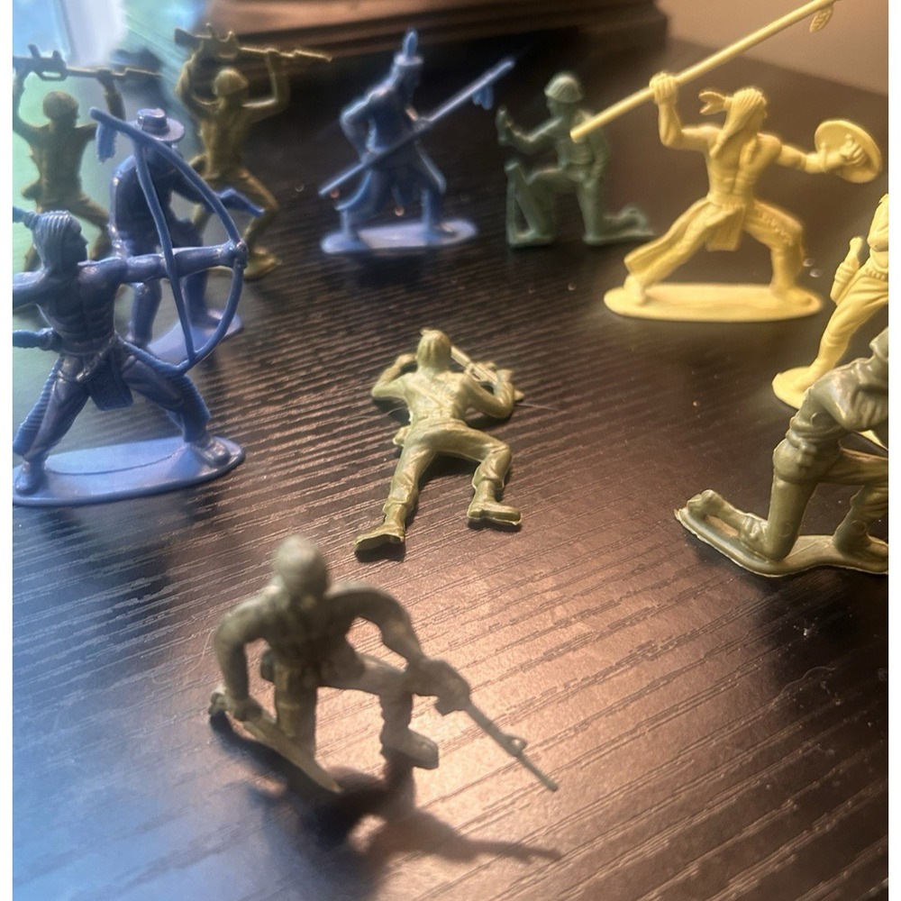 Y2K 125 Plastic Cowboys  Indians Green Army Men Lot of 125 Old School Toy Figure